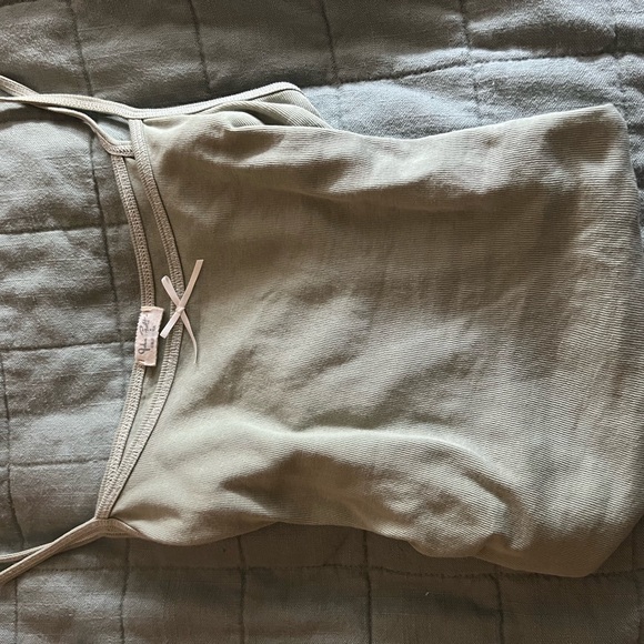brandy melville light green bow tank top - Picture 3 of 4